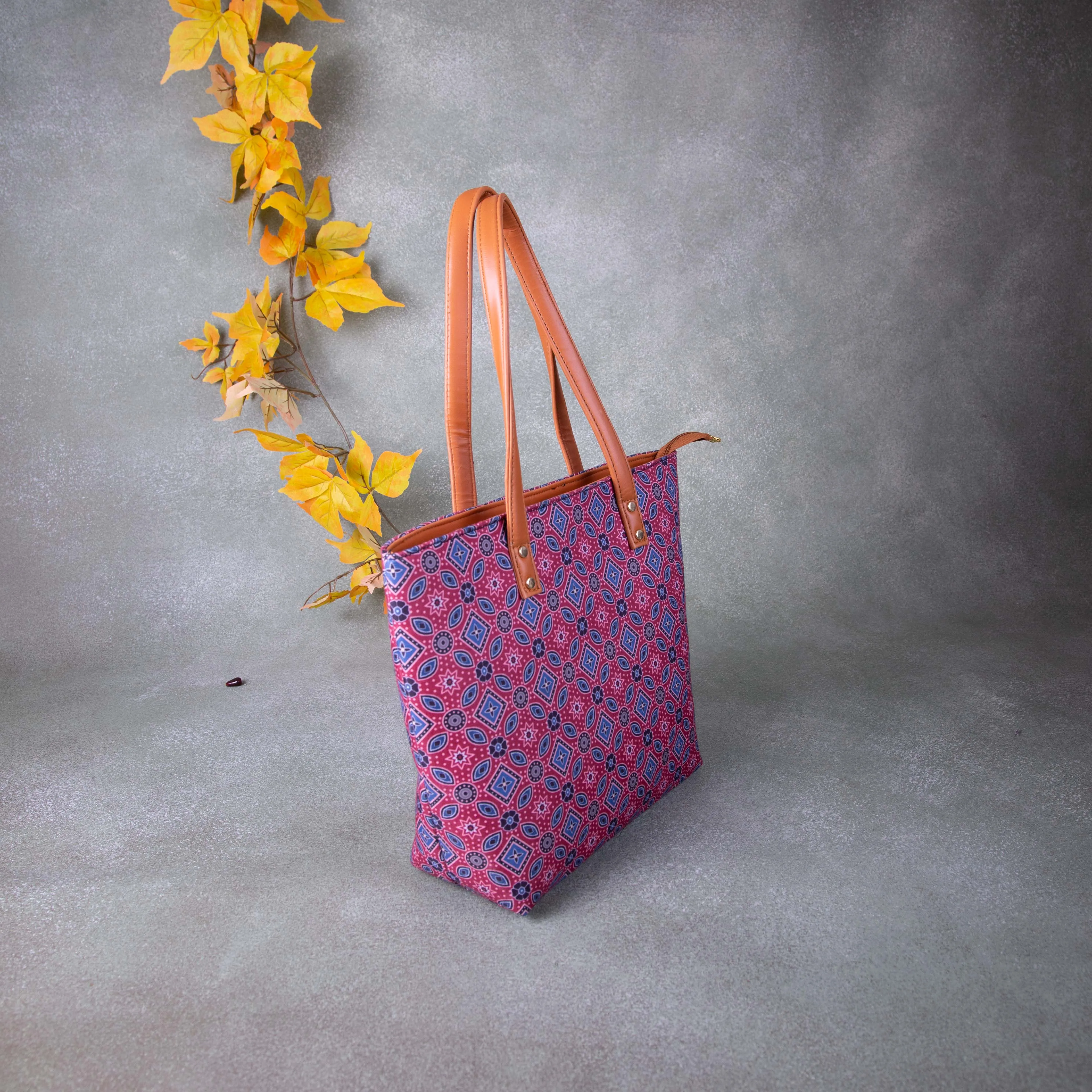 9am to 5pm Totes Red with Blue Flower Design.