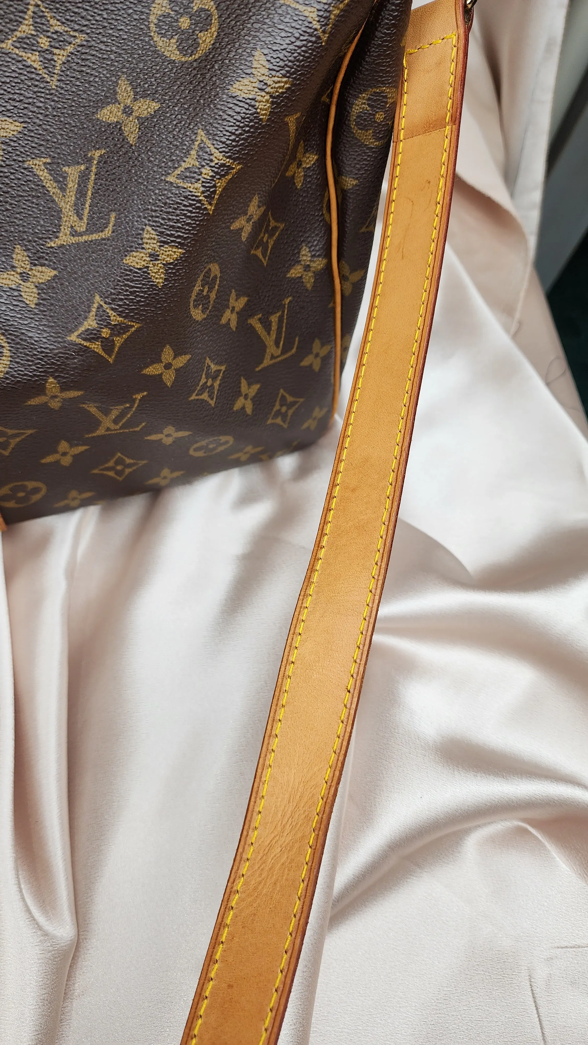 Louis Vuitton Keepall 45 Bandouliere