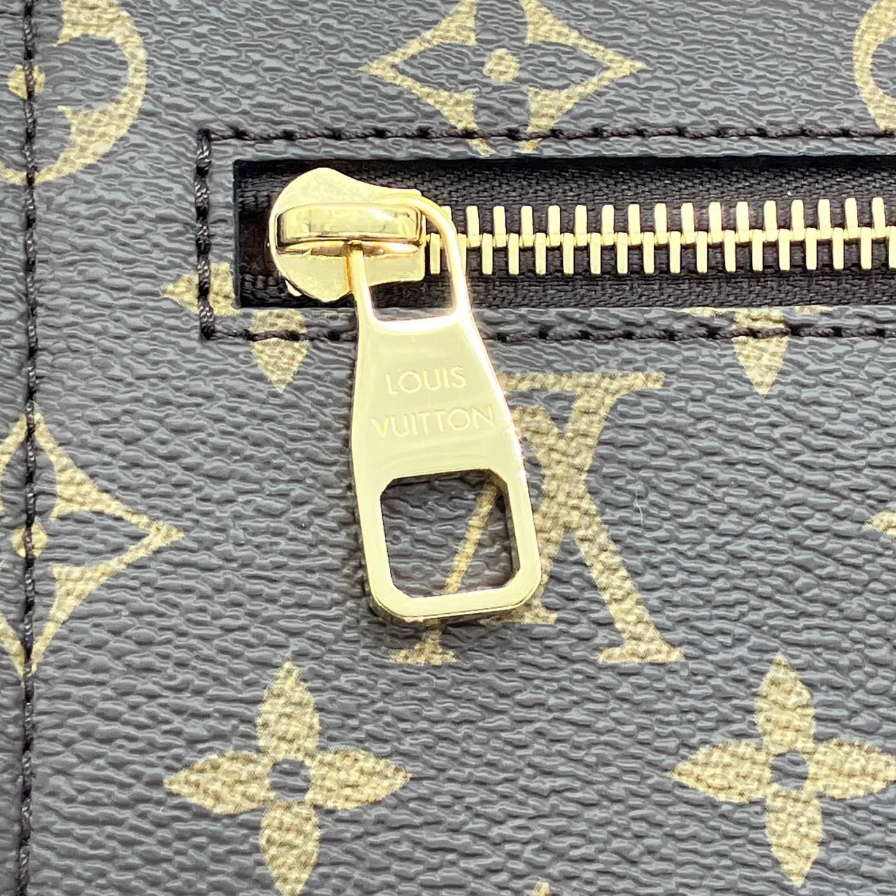 LOUIS VUITTON Monogram Metis