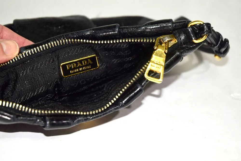 Prada | Daino Pleated Wristlet Black  (Nero)