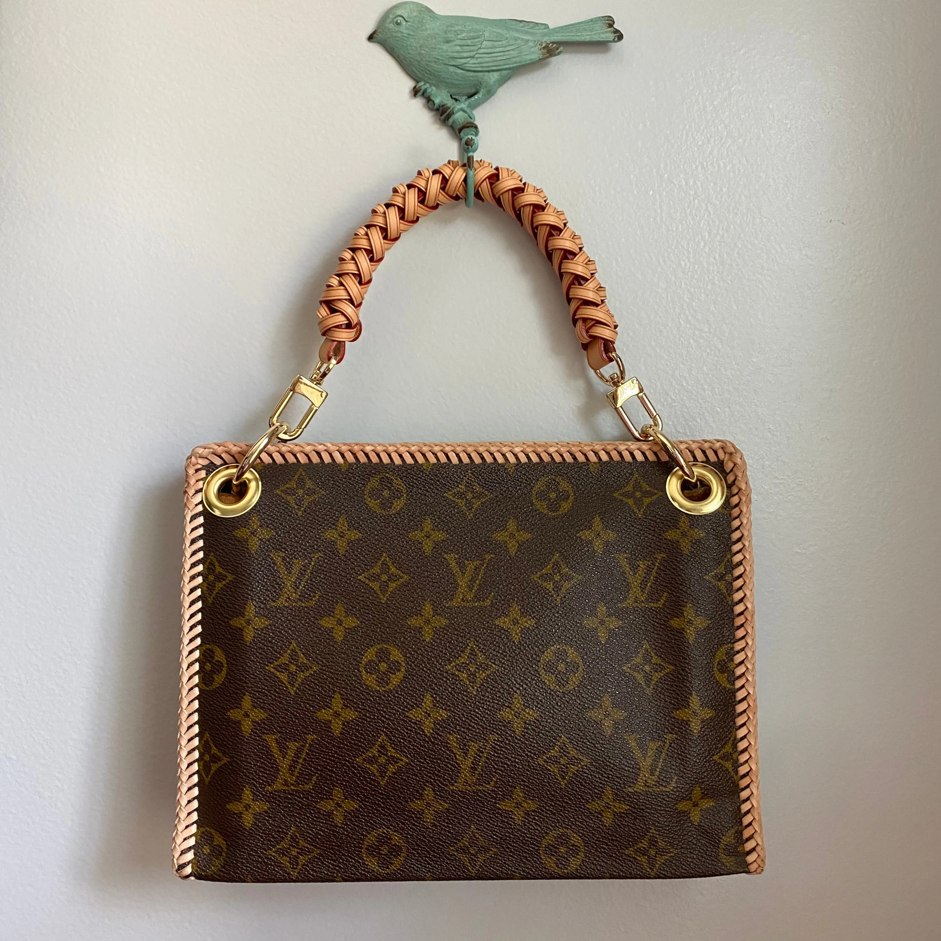 The Swan - Vintage Monogram in Vachetta Crossbody