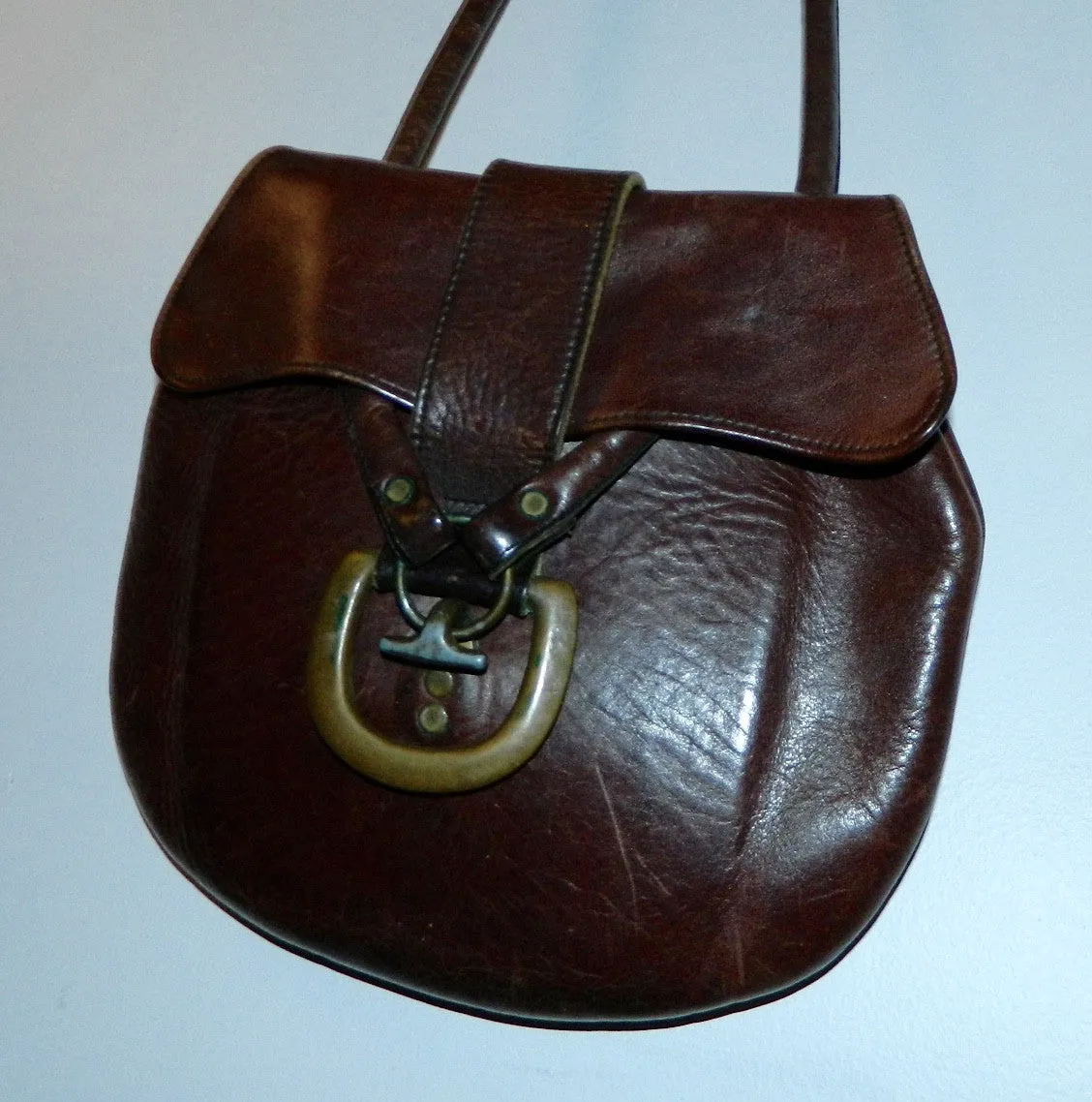 vintage 1970s purse brown leather Bort Carleton shoulder bag brass buckle